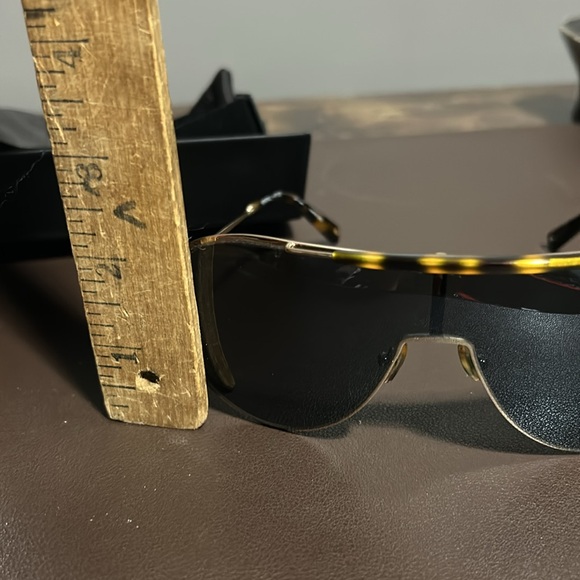 Kendall & Kylie Layla Shelded Aviator Sunglasses Pacific Gold tortoise - Picture 5 of 13